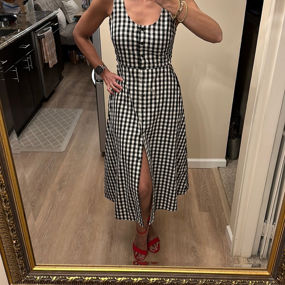 EUC Who What Wear Gingham button down dress, XS, with cutout detail on sides
